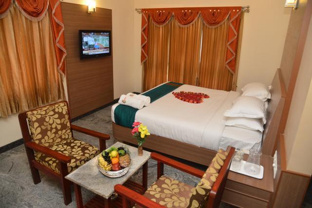 Sri Balaji Hotels Tiruchengodu Exterior foto