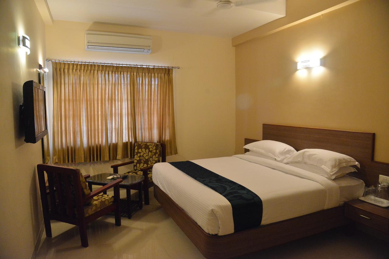 Sri Balaji Hotels Tiruchengodu Exterior foto