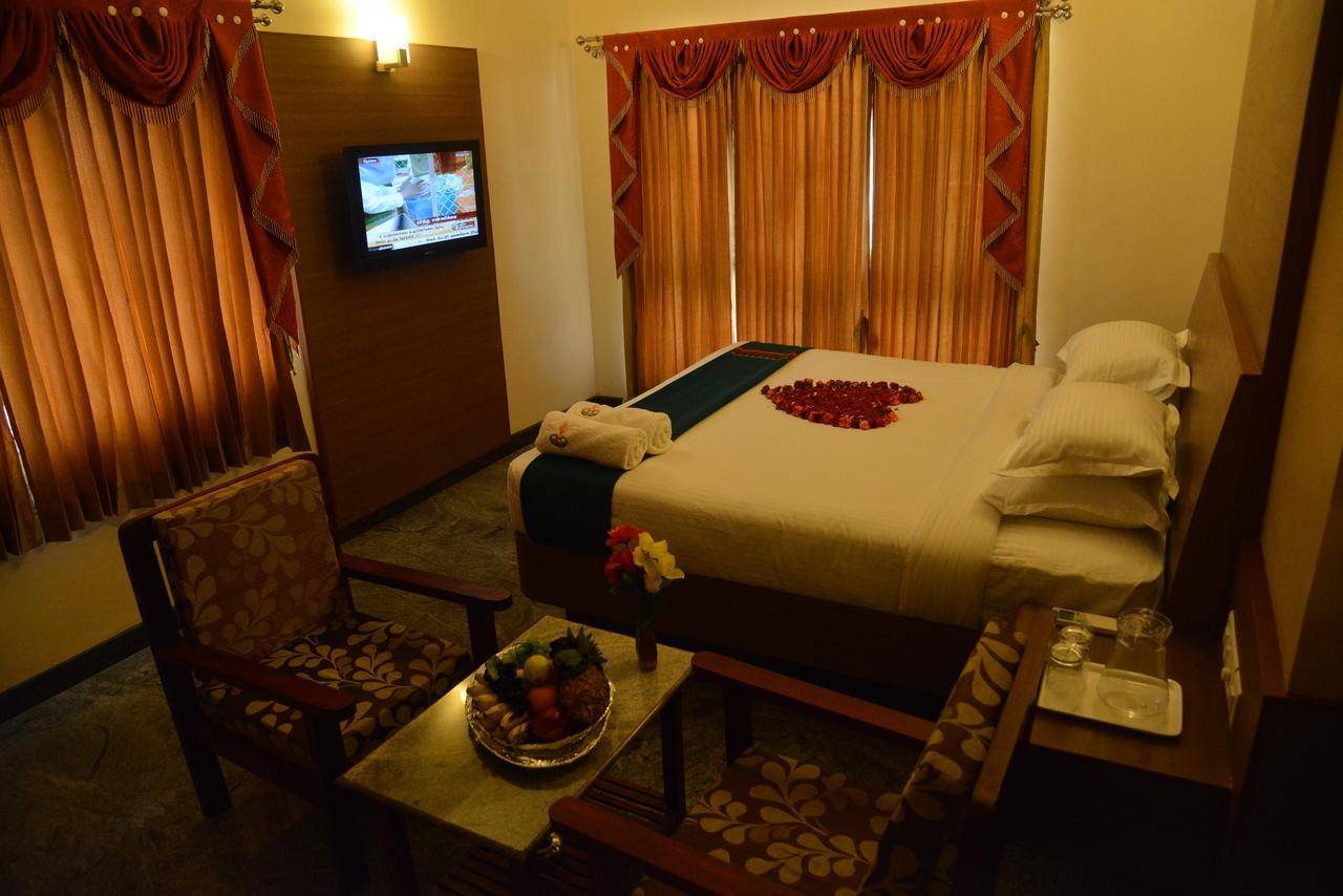 Sri Balaji Hotels Tiruchengodu Exterior foto