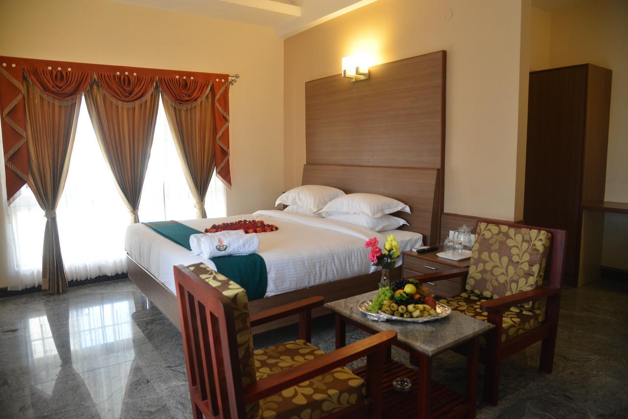 Sri Balaji Hotels Tiruchengodu Exterior foto