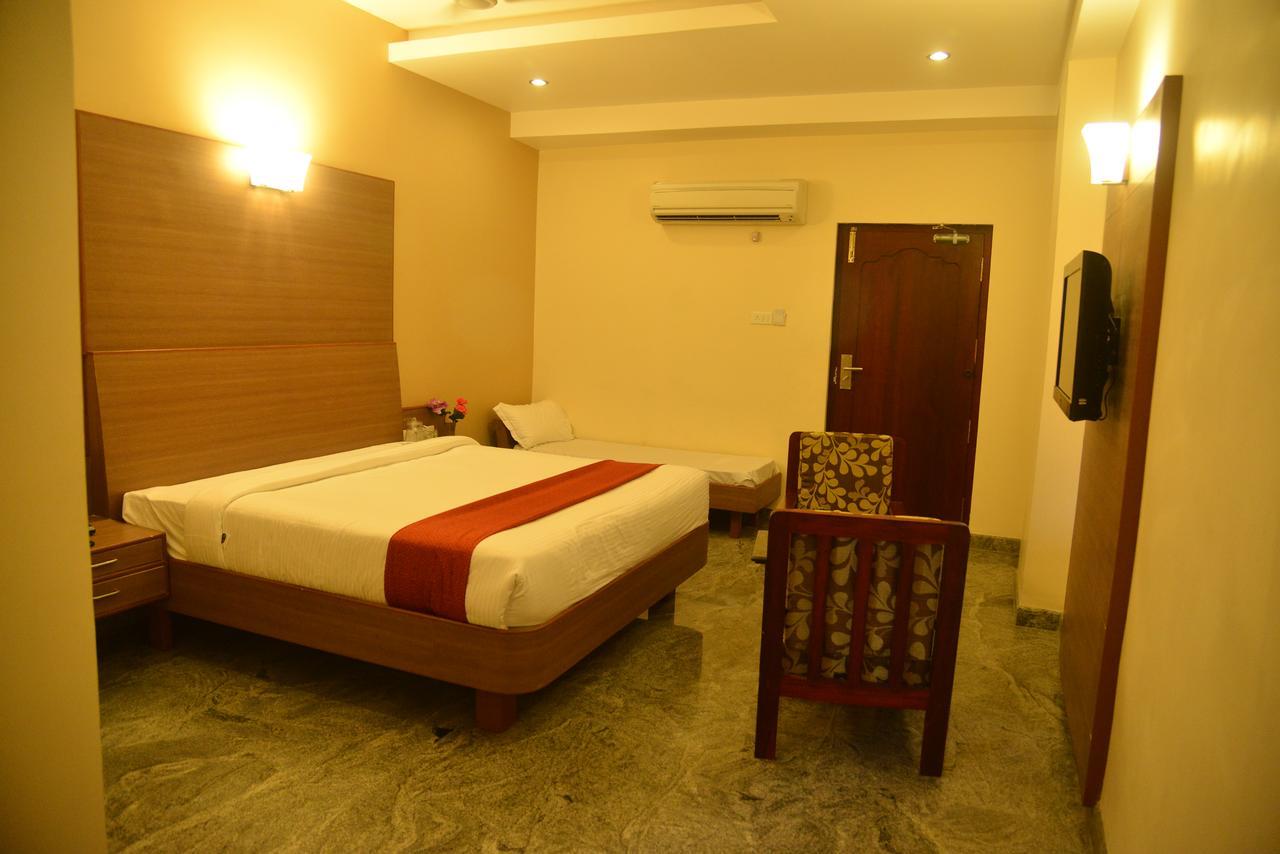 Sri Balaji Hotels Tiruchengodu Exterior foto