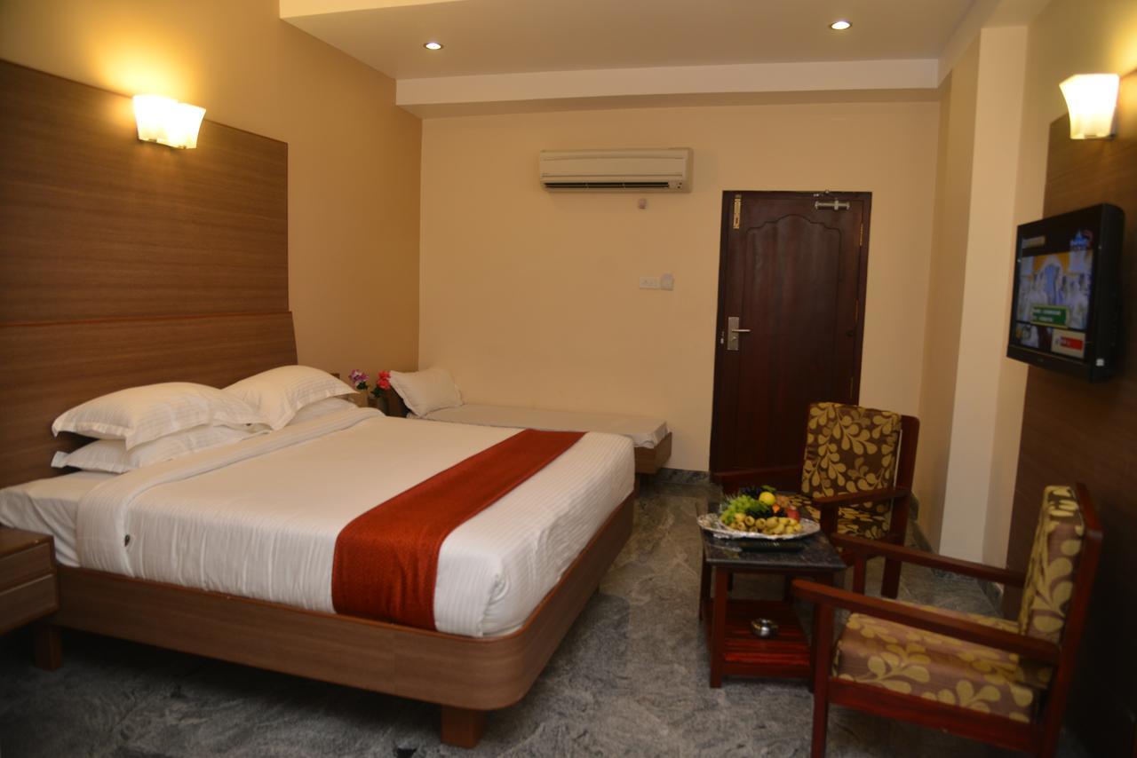 Sri Balaji Hotels Tiruchengodu Exterior foto