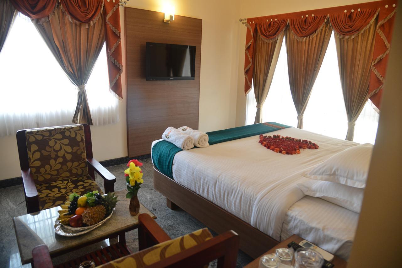 Sri Balaji Hotels Tiruchengodu Exterior foto